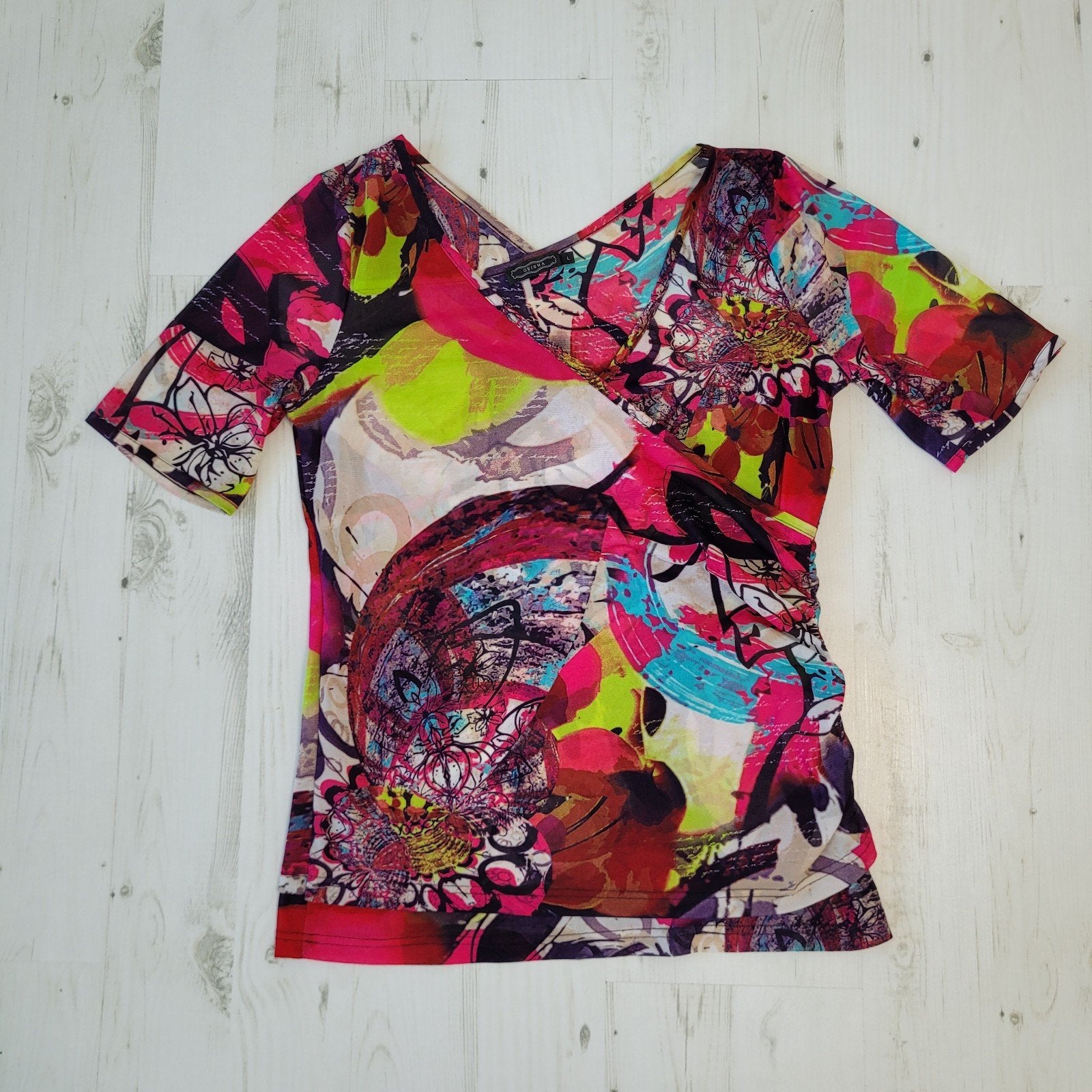 Geisha Y2K wikkeltop blouse L V-hals graffiti stijl print, Geisha, Maat 42/44 (L), Ophalen of Verzenden, Zo goed als nieuw