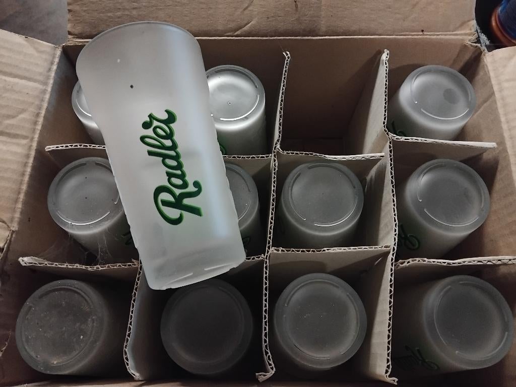 12 radler glazen in doos 5,00, Ophalen, Nieuw, Bierglas