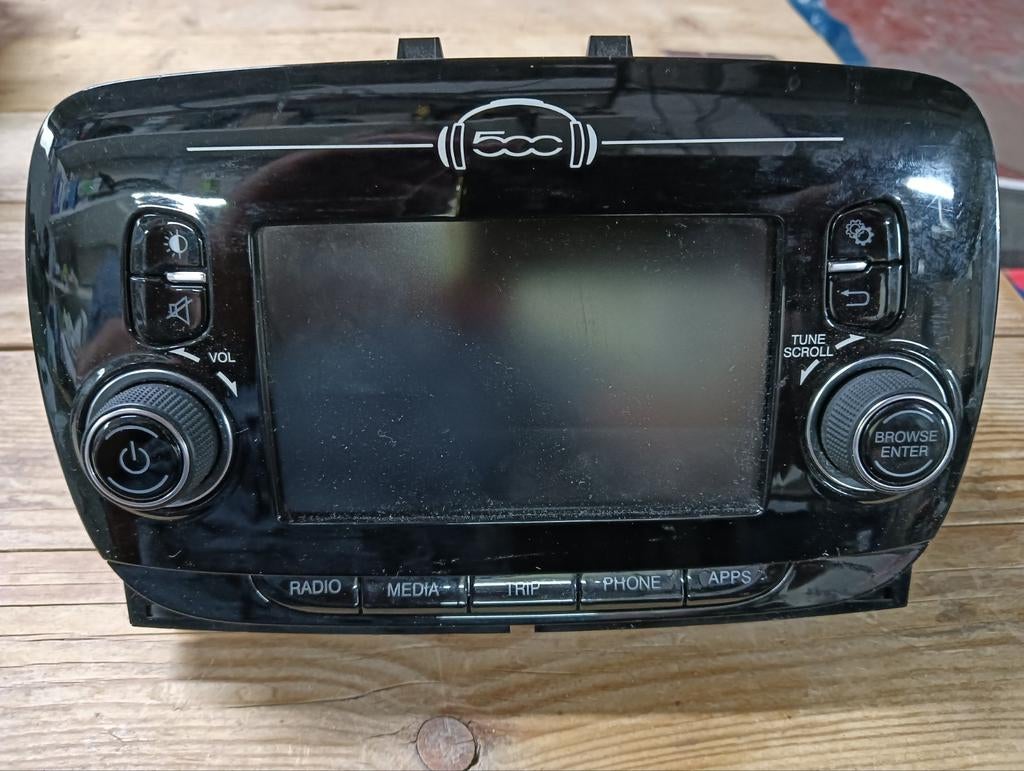 Originele Fiat 500 Radio (2019) - Zo goed als nieuw, Auto diversen, Autoradio's, Ophalen of Verzenden, Zo goed als nieuw