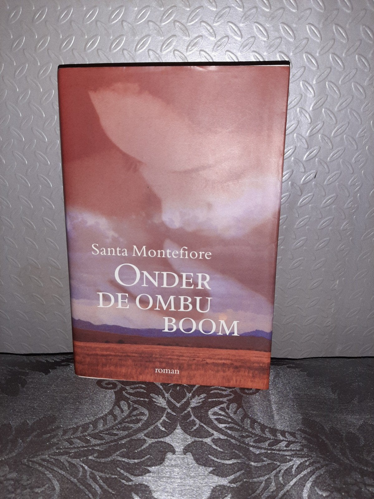 Onder de Ombu Boom - Santa Montefiore (roman), Ophalen of Verzenden, Zo goed als nieuw, Santa Montefiore, Nederland