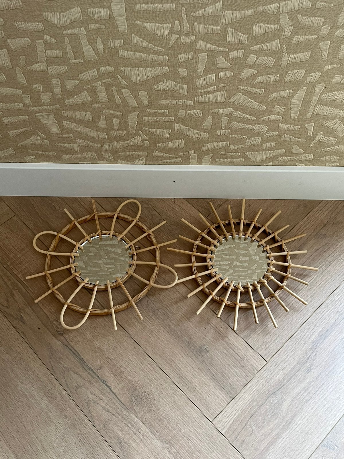 2 rotan spiegeltjes, Minder dan 50 cm, Rond, Ophalen of Verzenden, Zo goed als nieuw