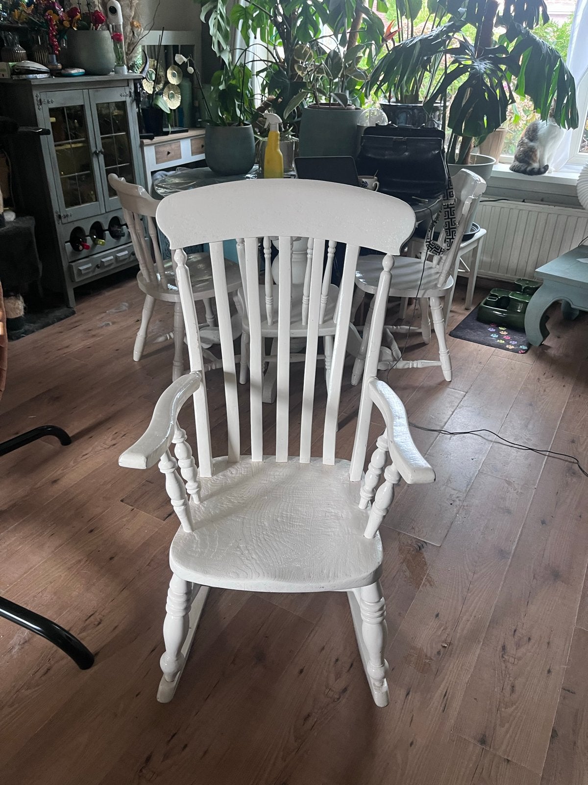 Robuuste witte schommelstoel met vilt, Huis en Inrichting, Stoelen, Ophalen, Gebruikt, Wit, Eén