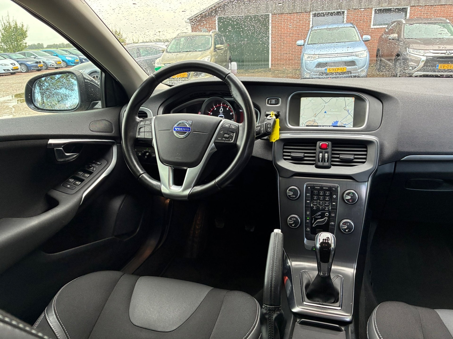 Volvo V40 2.0 T3 | Xenon + Clima + Navi nu €8.975,-!, Auto's, Volvo, Voorwielaandrijving, Stof, Gebruikt, 4 cilinders