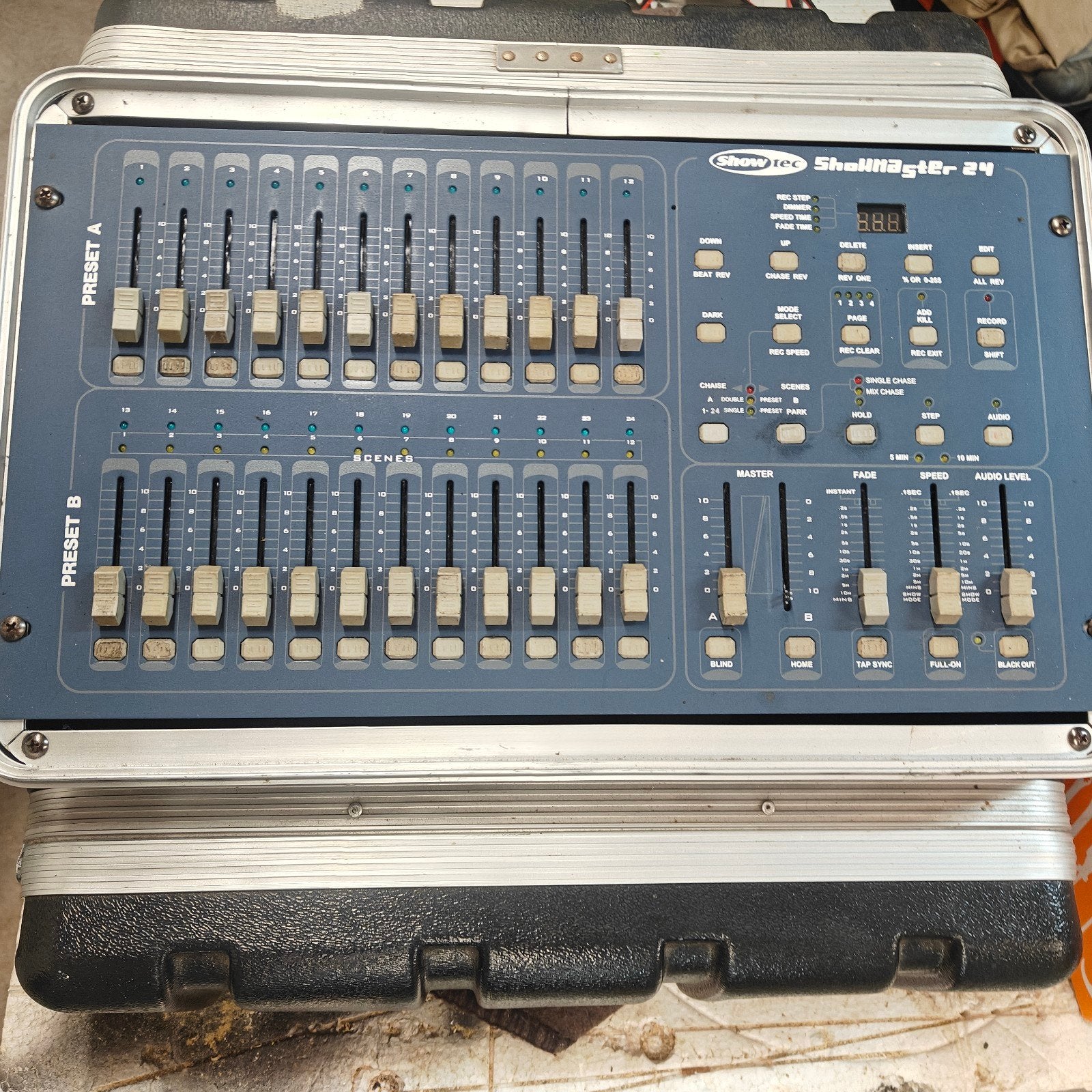 Showtec Showmaster 24 DMX controller in flightcase, Ophalen, Zo goed als nieuw, Overige typen