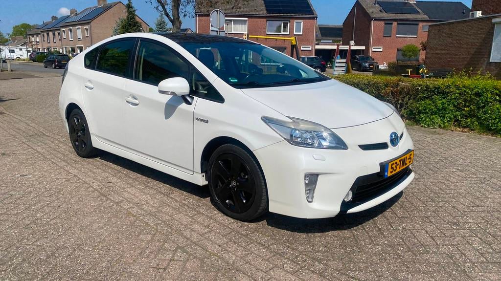 Toyota Prius 1.8 Dynamic Business, Euro 5, Gebruikt, 4 cilinders, Wit