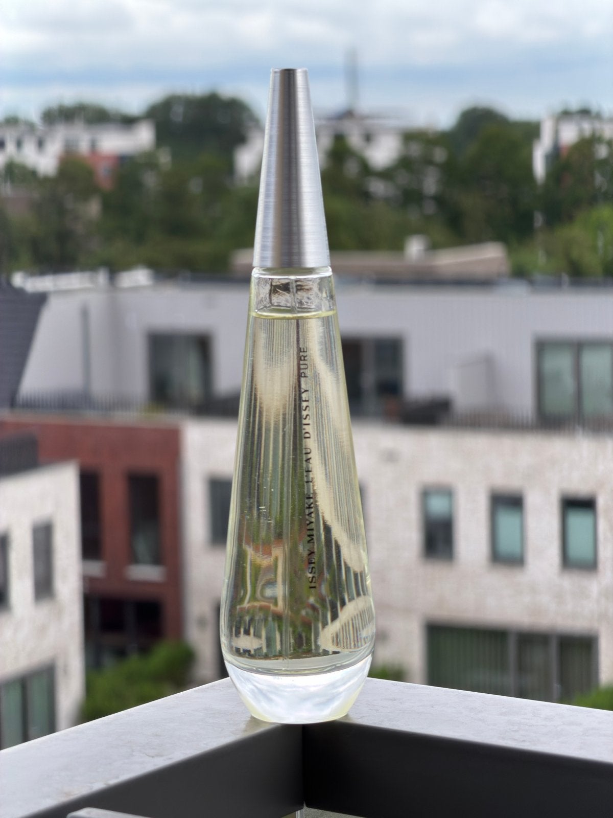 Issey Miyake L'Eau d'Issey Pure Eau de Parfum, Ophalen of Verzenden, Zo goed als nieuw