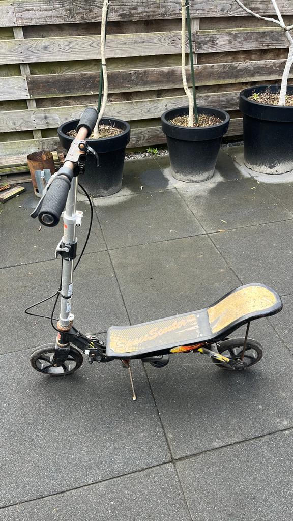 Skeere space scooter werkt wel maar beetje kapot, Fietsen en Brommers, Steps, Ophalen, Gebruikt, Kickbike