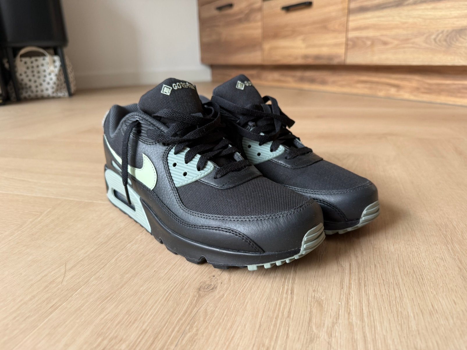 Nike Air Max 90 Gore-tex - Honeydew/black - Maat 44, Kleding | Heren, Ophalen of Verzenden, Nieuw, Zwart, Sneakers of Gympen
