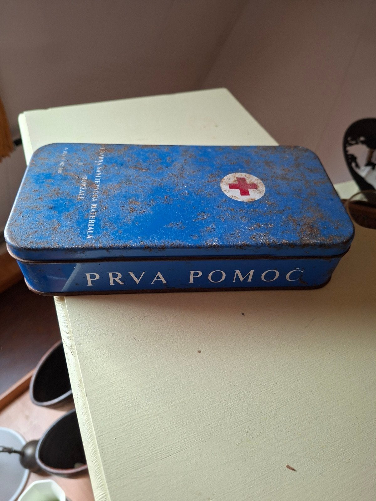 Vintage EHBO Trommel uit Kroatië - Prva Pomoc, Antiek en Kunst, Ophalen