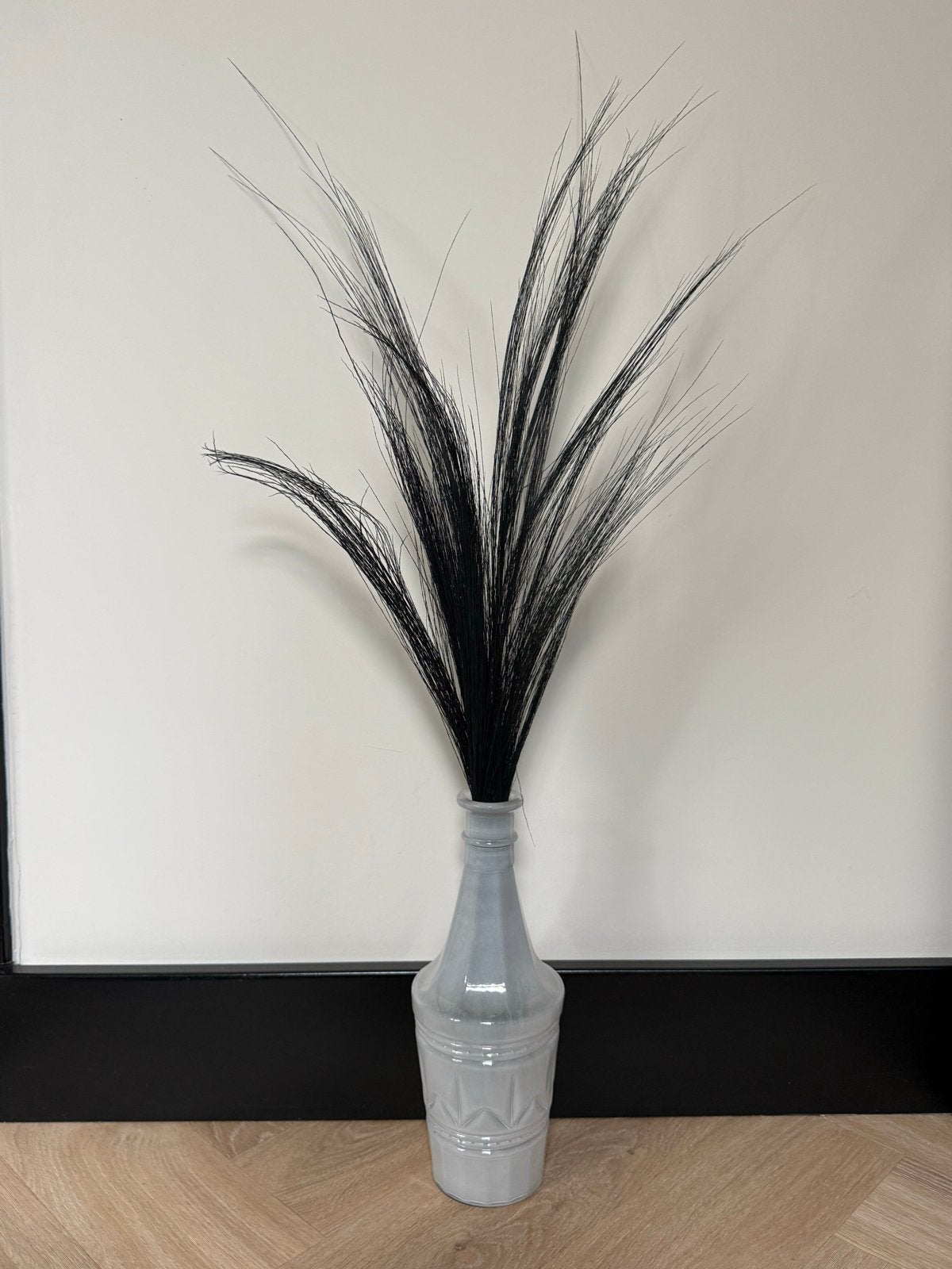 Mooie vaas met zwarte decoratieve pluimen, Inclusief decoratie, Ophalen of Verzenden, Grijs, Glas