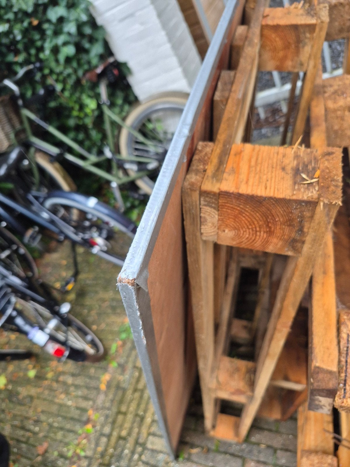 2 pallets en grote houten plaat, Ophalen, Gebruikt, 25 tot 50 mm, Pallet