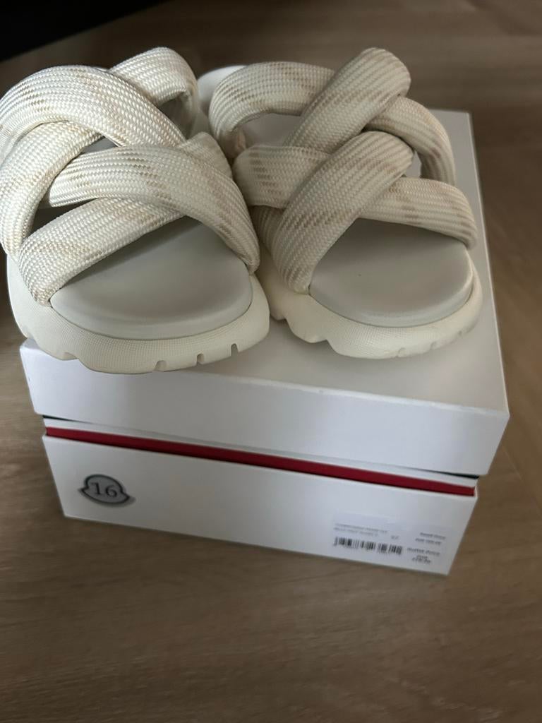 Nieuwe Moncler slippers in doos, maat 37, Verzenden, Zo goed als nieuw
