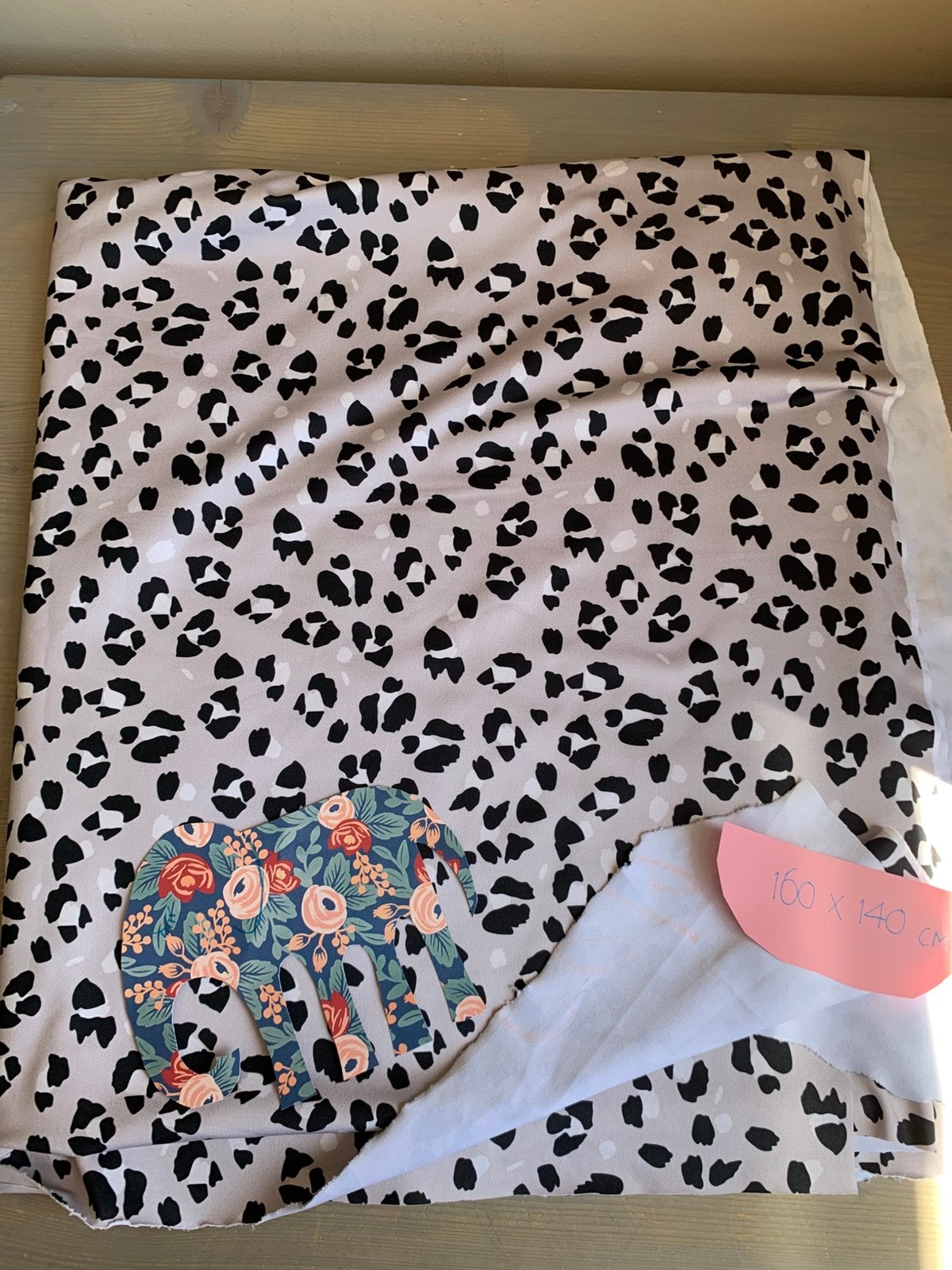 Lycra stof, Hobby en Vrije tijd, Stoffen en Lappen, Overige materialen, 120 cm of meer, Nieuw, Ophalen of Verzenden