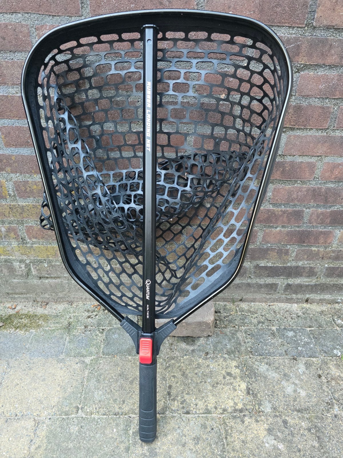 Quantum rubber landingsnet 58x44 80cm handle goede staat!, Ophalen of Verzenden, Net of Fuik