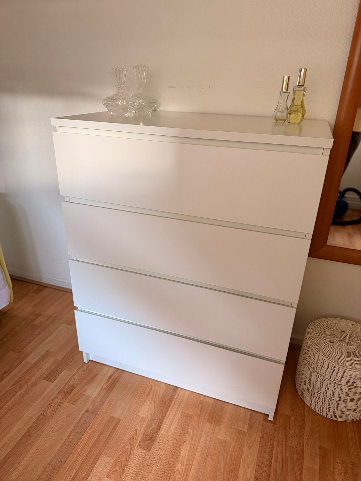 Witte ladekast met 4 laden, Ophalen, Overige materialen, 100 tot 150 cm, 50 tot 100 cm