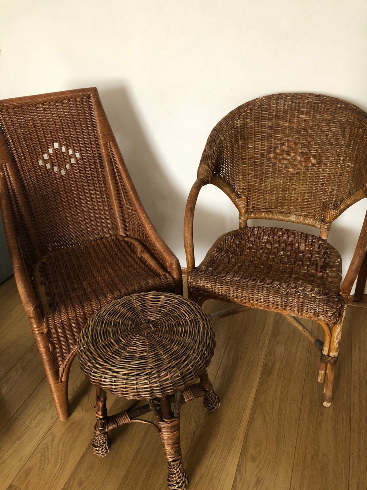 2 rieten / rotan stoelen met tafel, Tuin en Terras, Ophalen, Zo goed als nieuw, Rotan