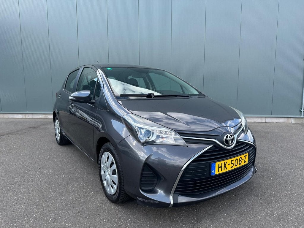 Toyota Yaris 1.3 VVT-i Aspiration CAMERA | ONDERHOUDSBOEKJE, Auto's, 1025 kg, 40 €/maand, Euro 6, Bedrijf