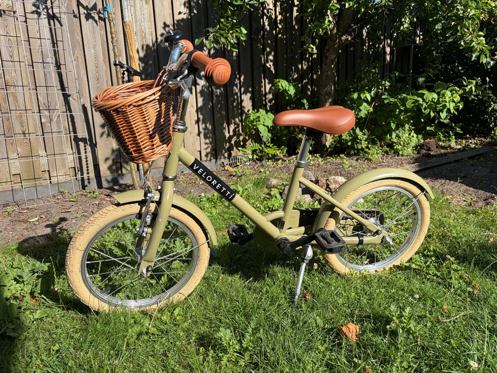 Veloretti kinderfiets met mandje - Zo goed als nieuw, Fietsen en Brommers, Fietsen | Kinderfietsjes, Ophalen, Zo goed als nieuw