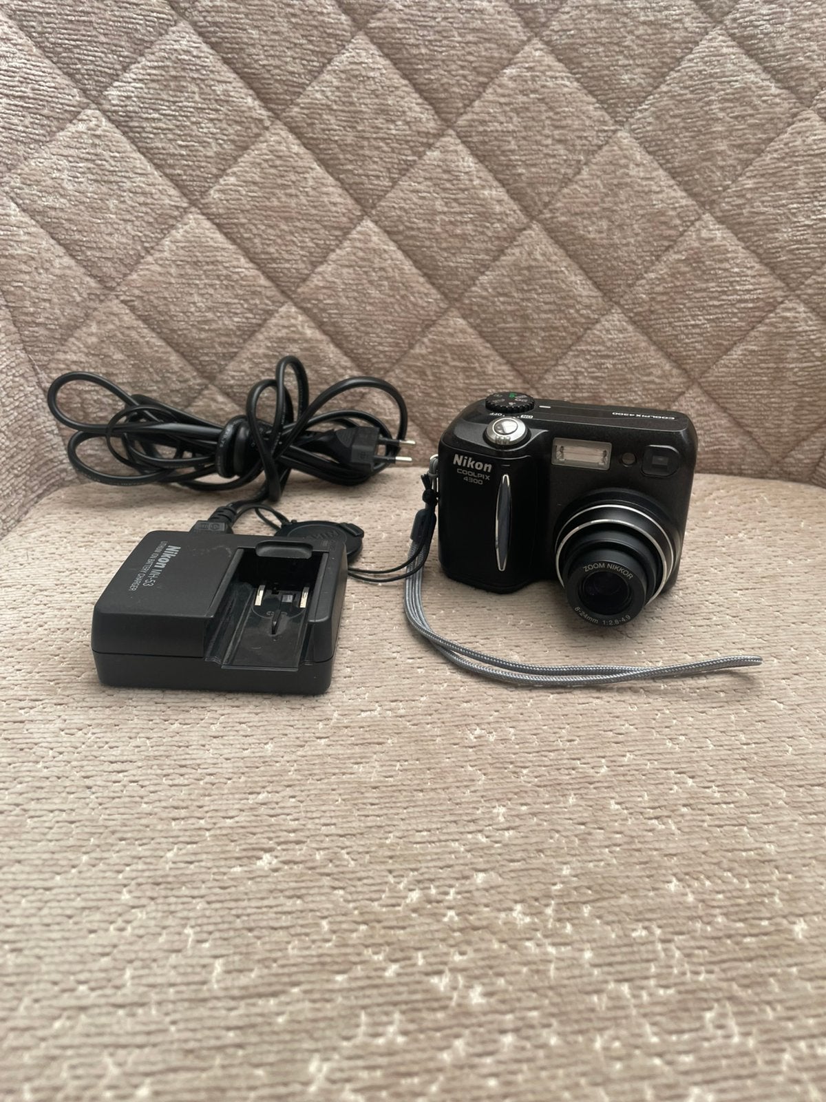 Nikon Coolpix 4300, een compacte digitale camera Kleur zwart, Ophalen, Ingebouwde flitser, Zo goed als nieuw, 8 keer of meer