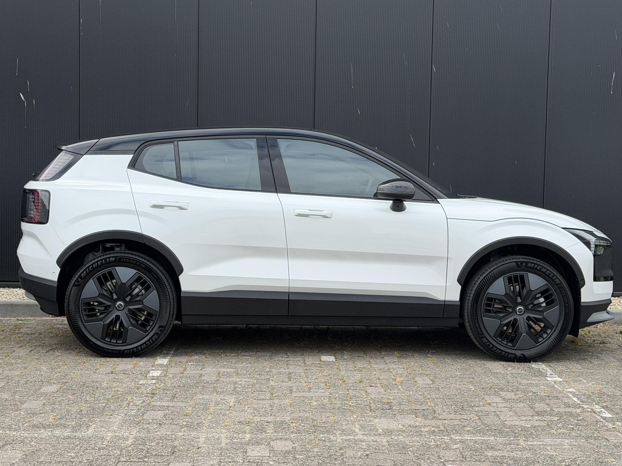 Volvo EX30 Cross Country P5 Long Range Plus 69 kWh Elek. sto, Auto's, Achterwielaandrijving, Gebruikt, Volvo Selected Used Cars