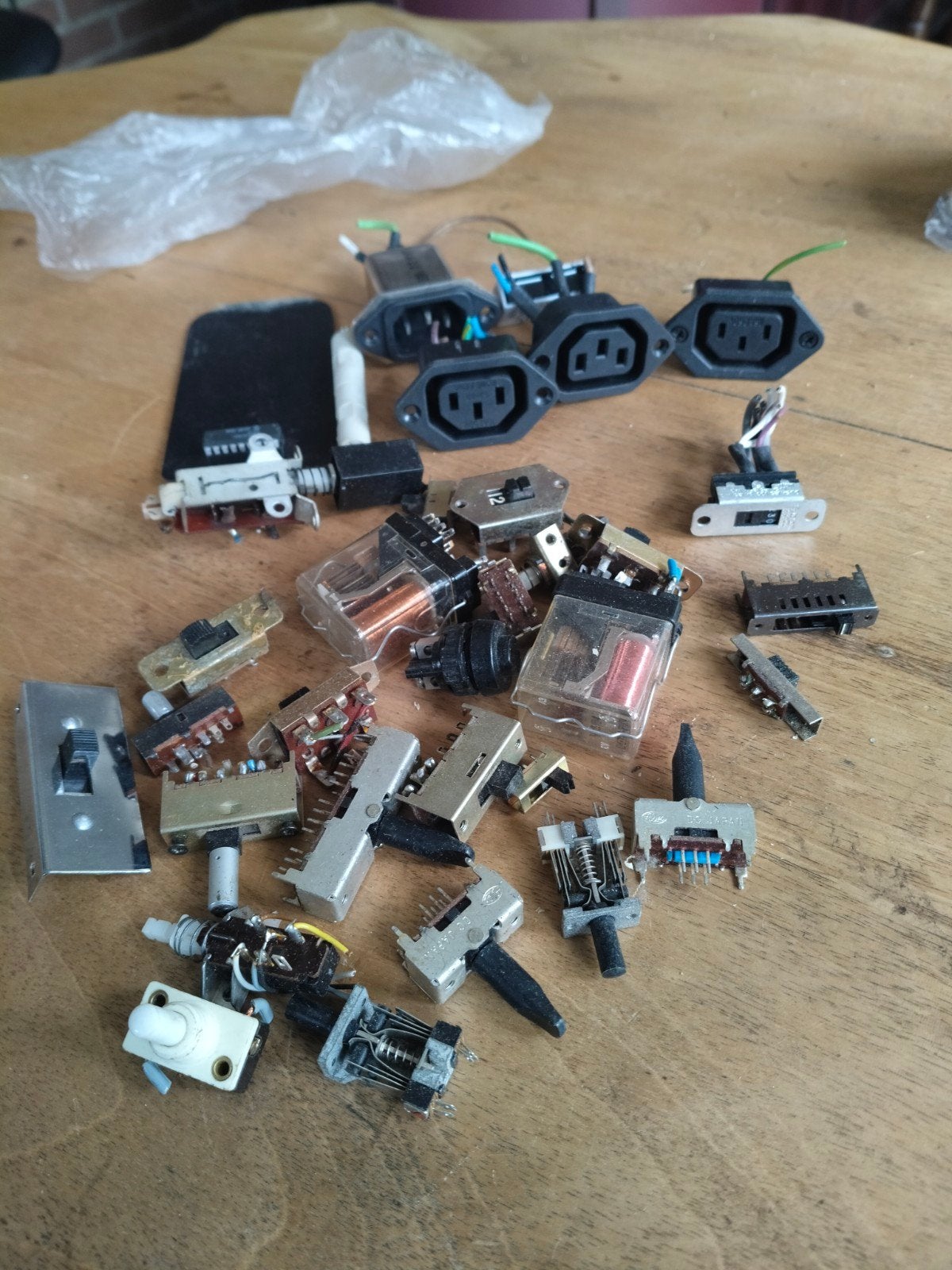 Diverse elektronische componenten en schakelaars, Ophalen, Gebruikt