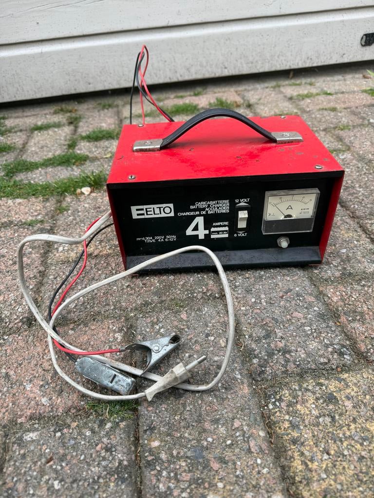 Eelto Acculader 4 Ampere (6Volt)- Gebruikt maar functioneel, Ophalen of Verzenden, Gebruikt