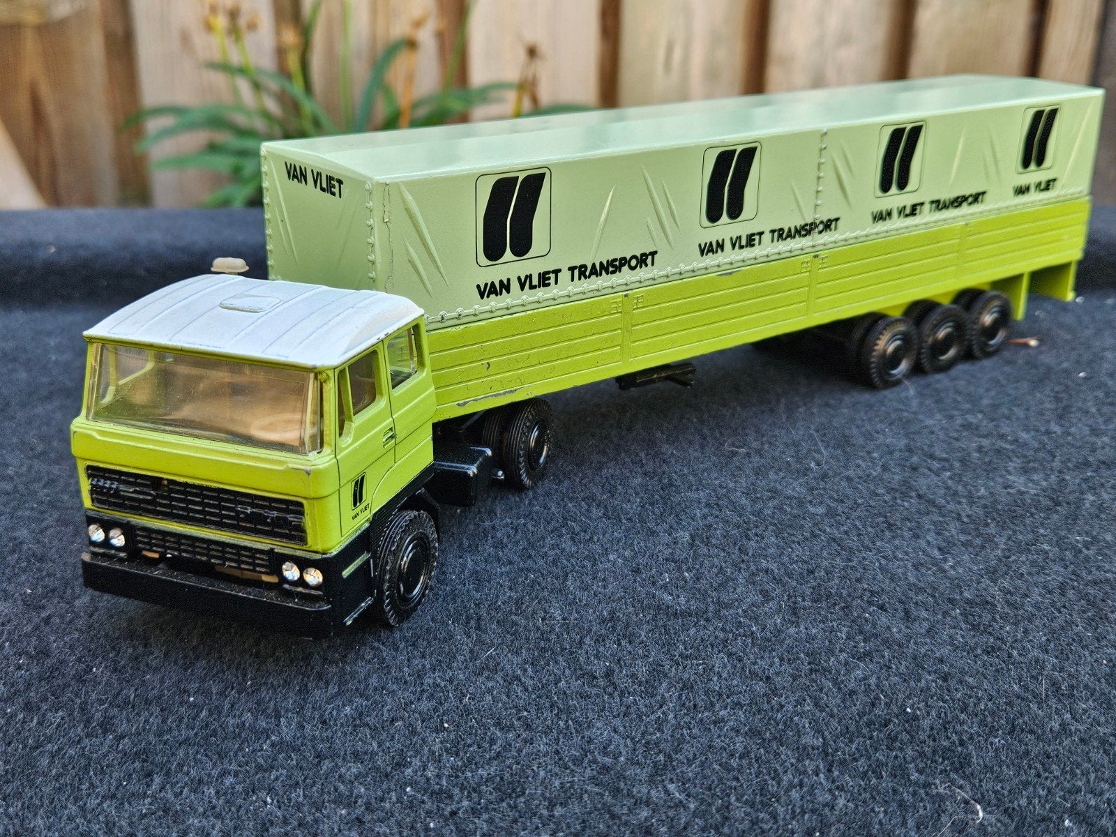 Lioncar Daf 2800 van Vliet Transport huiftrailer, Hobby en Vrije tijd, Ophalen of Verzenden, Gebruikt, Bus of Vrachtwagen, Lion Toys