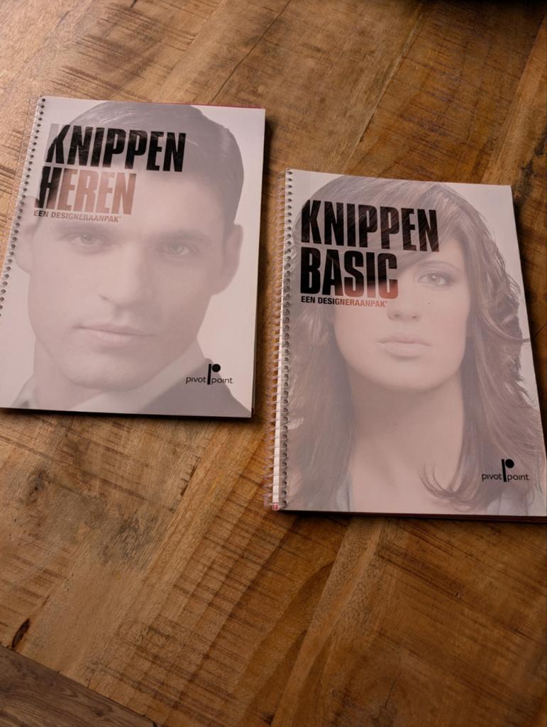 Kapper boeken Pivot Point 2x.  25,- euro samen, Ophalen of Verzenden, Zo goed als nieuw