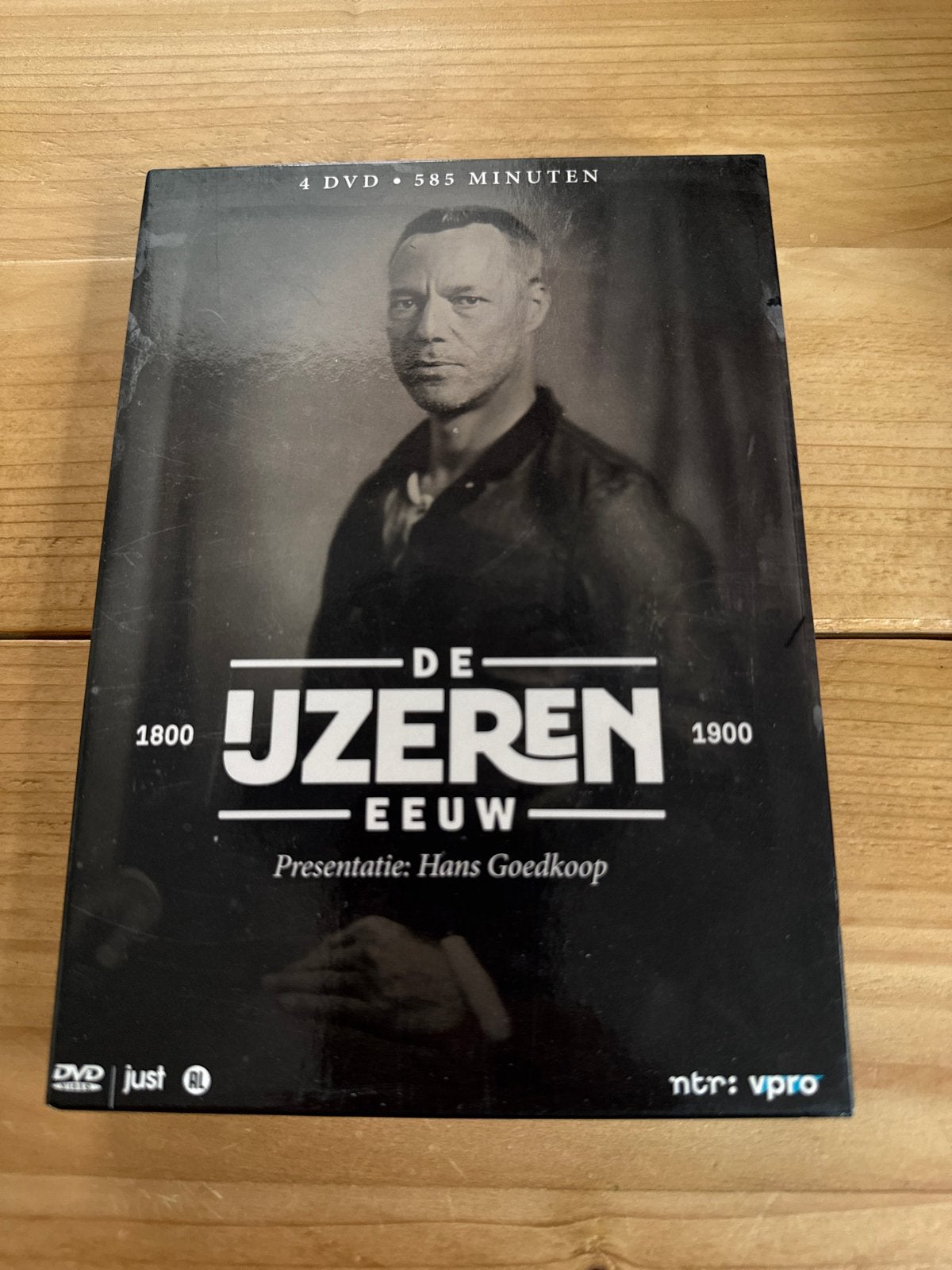 De IJzeren Eeuw (1800-1900) - 4 DVD Boxset, Alle leeftijden, Zo goed als nieuw, Politiek of Geschiedenis, Inclusief doosje