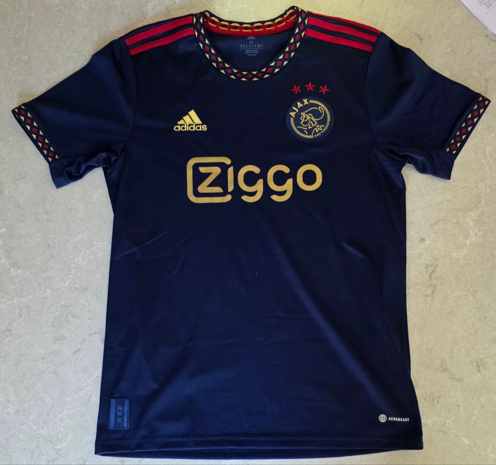 Ajax tenue 22/23 maat M shirt + broekje official, Maat M, Ophalen of Verzenden, Zo goed als nieuw