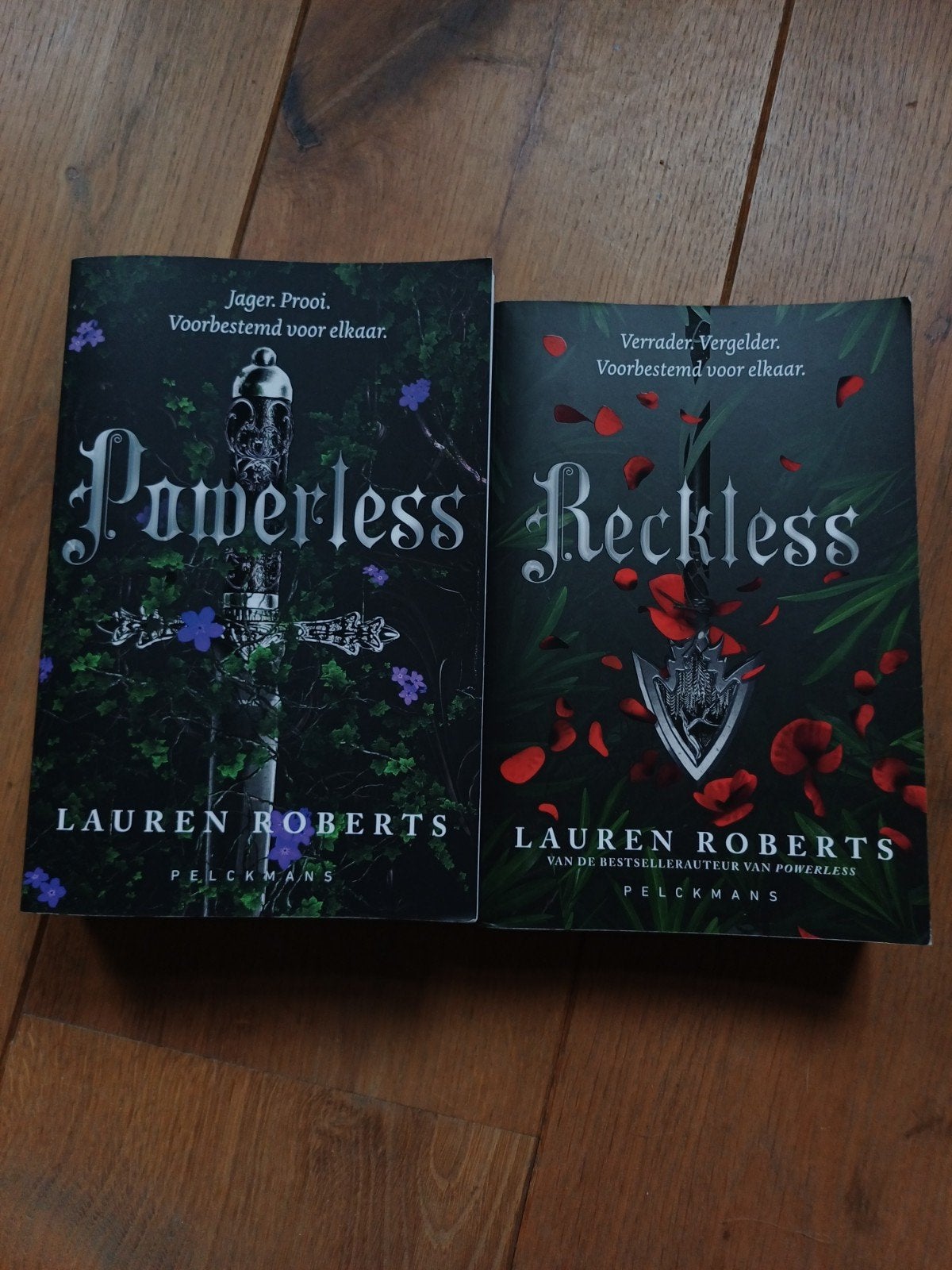 Powerless serie - Lauren Roberts (Nederlands), Ophalen of Verzenden, Zo goed als nieuw, Lauren Roberts