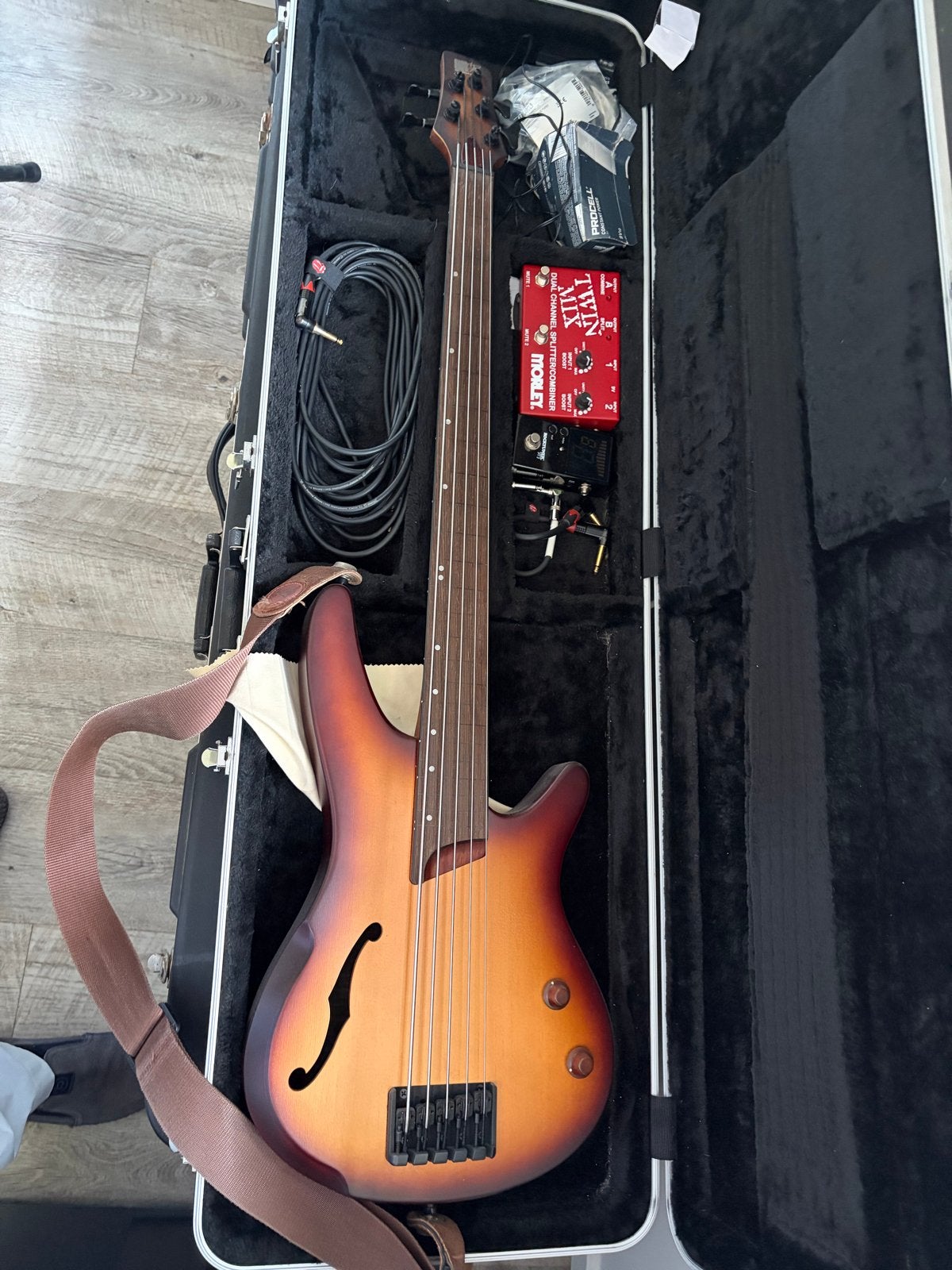 Ibanez SRH505F Fretloze 5-snarige Hollow Body Basgitaar, Ophalen, Zo goed als nieuw, Semi-akoestisch, 5-snarig