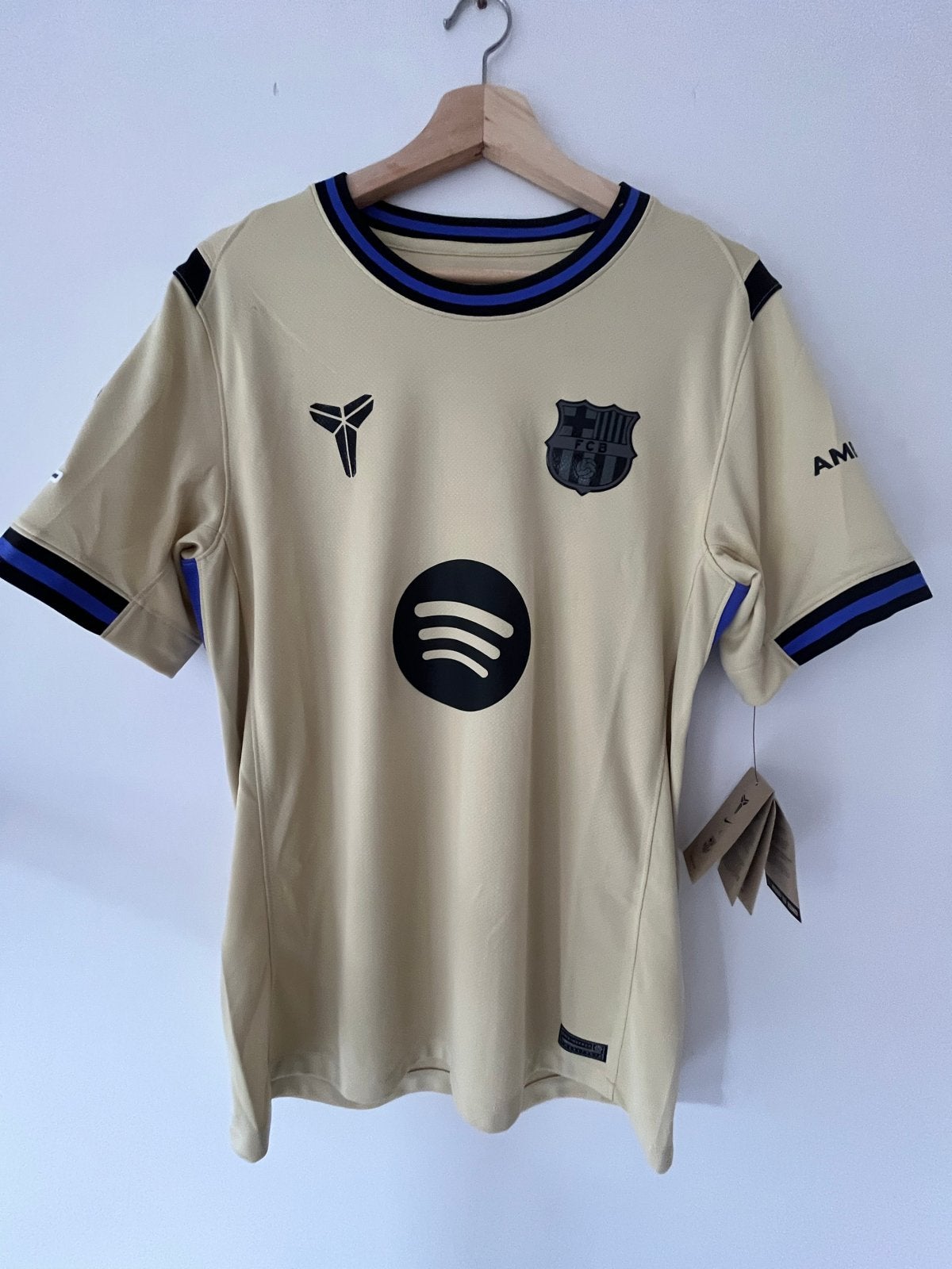 FC Barcelona x Kobe Bryant x Spotify voetbalshirt maat M, Ophalen of Verzenden, Nieuw, Maat 48/50 (M), Beige