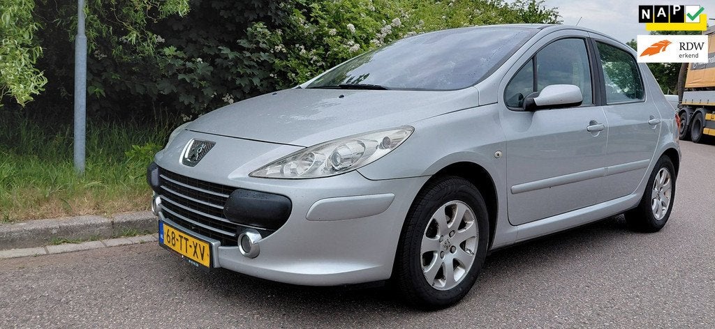 Peugeot 307 1.6-16V Premium Inruilkoopje met APK tot 26-10-2, Auto's, Voorwielaandrijving, Stof, Gebruikt, Zwart