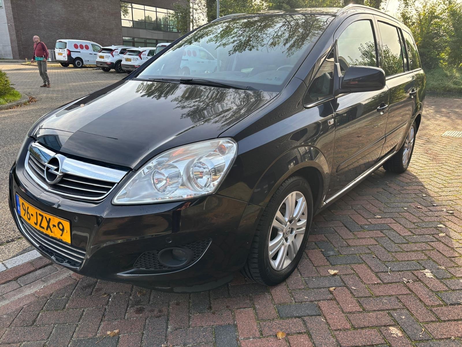 Opel Zafira 1.8 Cosmo / Climate / Elek ramen, Auto's, Voorwielaandrijving, Gebruikt, 4 cilinders, Zwart