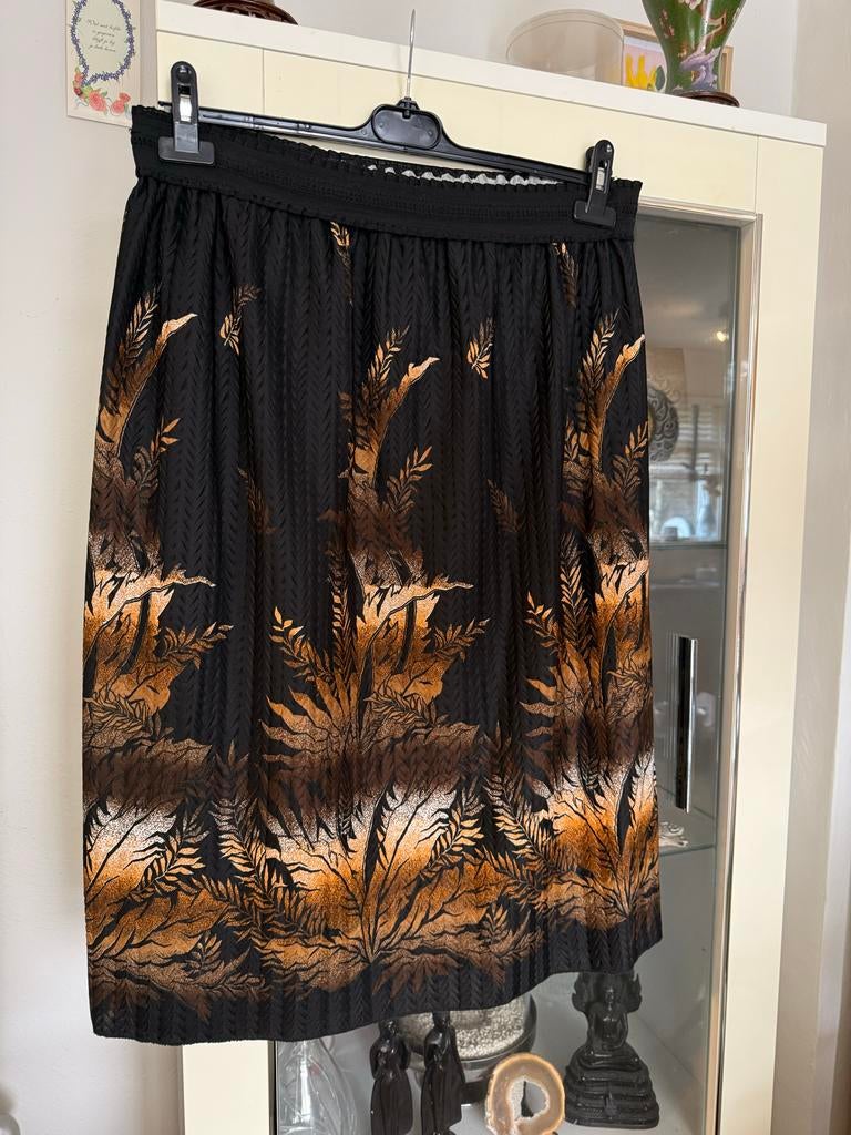 Zwarte rok met bladprint - Maat 46, Kleding | Dames, Rokken, Zwart, Maat 46/48 (XL) of groter, Ophalen of Verzenden, Zo goed als nieuw