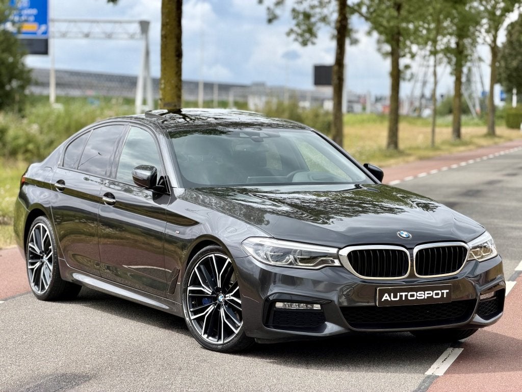 BMW 5 Serie Sedan 540i High Ex. M-Sport Schuifdak Memory H&K, Automaat, Gebruikt, Euro 6, 2000 kg