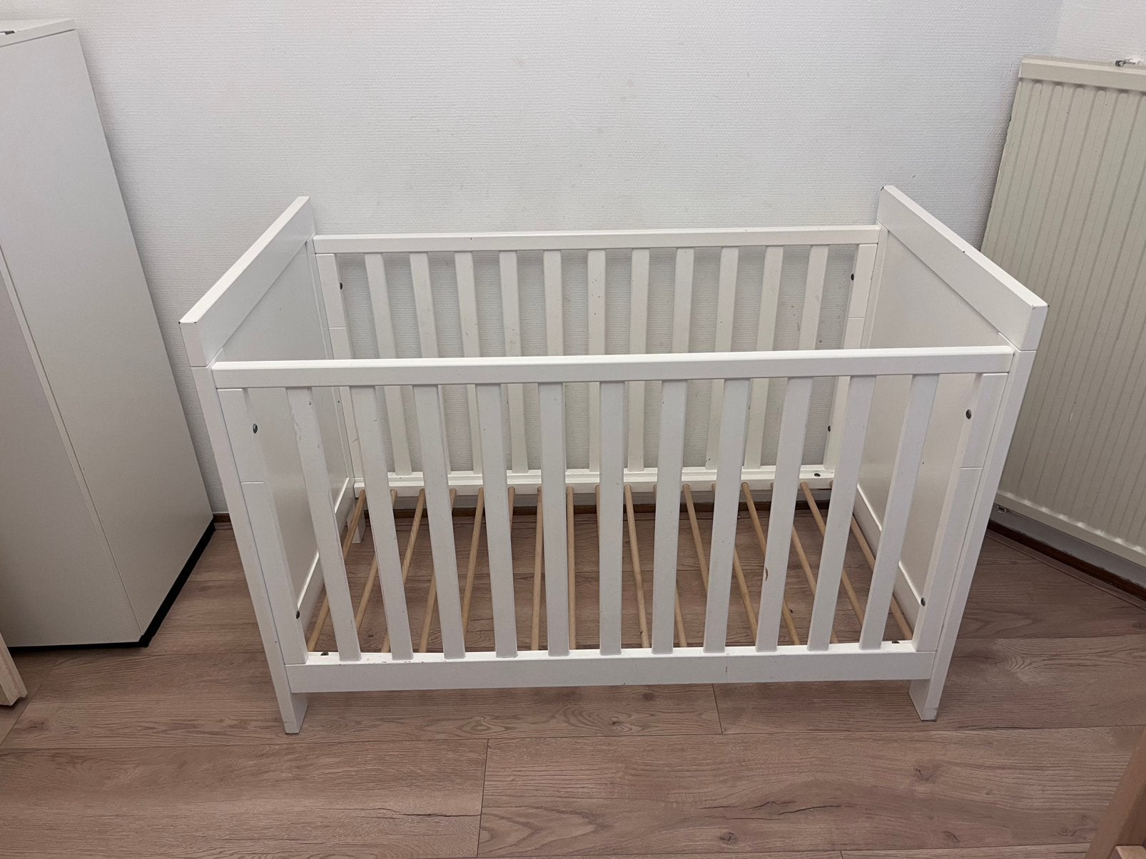 Bopita ledikant 60x120 wit – verstelbare bodem, Kinderen en Baby's, Ophalen, Gebruikt, Ledikant