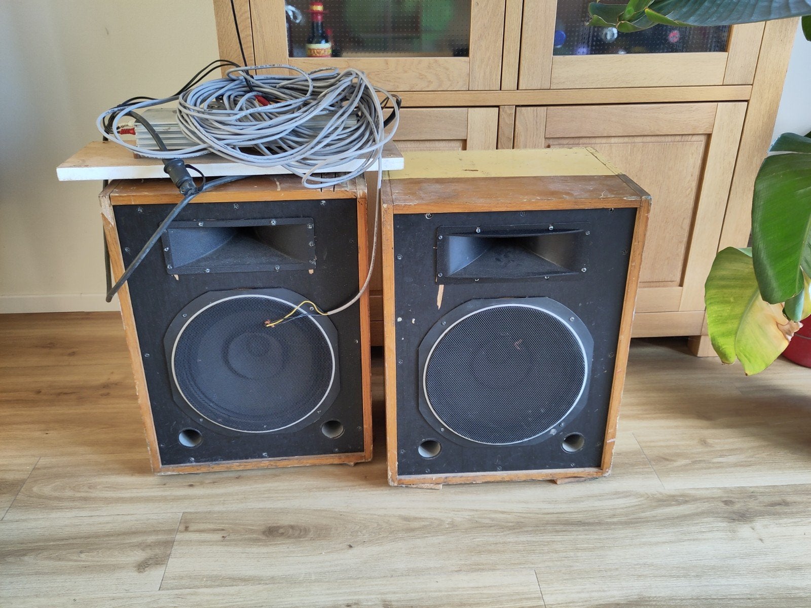 2 geluidsboxen en Blaupunkt GTA 4 versterker, Audio, Tv en Foto, Gebruikt, Inclusief kabels, Speakerset, Ophalen