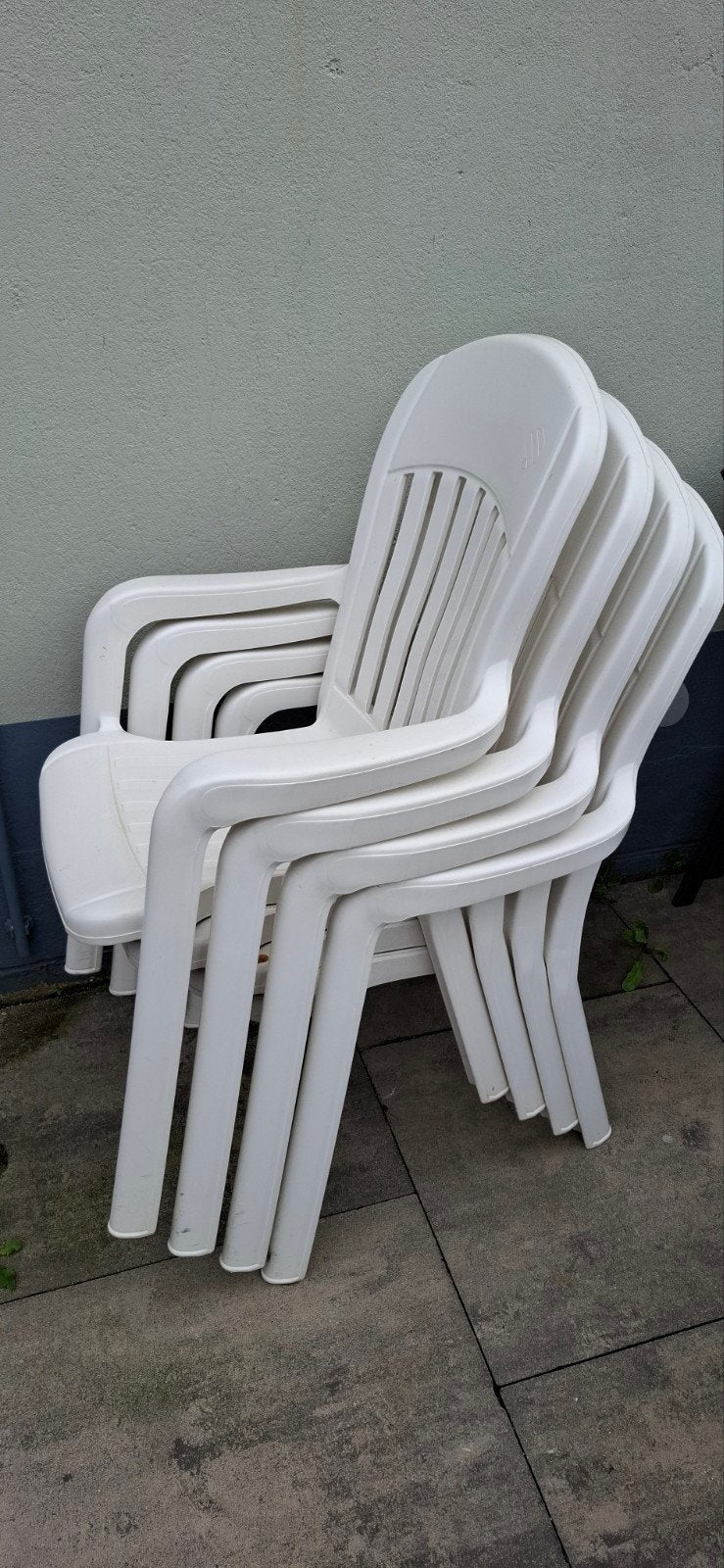 4 witte kunststof tuinstoelen, Tuin en Terras, Ophalen, Gebruikt, Kunststof, Stapelbaar
