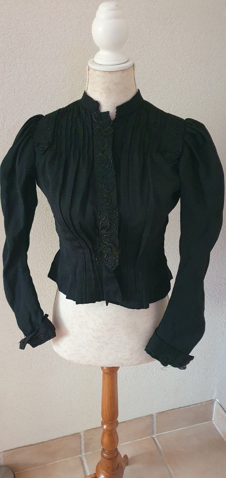 Antiek klederdracht zwart met kant jakje streekdracht, Antiek en Kunst, Antiek | Kleding en Accessoires, Ophalen of Verzenden