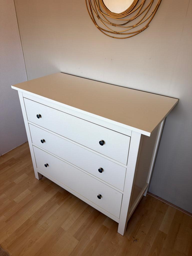 Witte ladekast met 3 laden, Ophalen, 100 tot 150 cm, Zo goed als nieuw, 3 of 4 laden