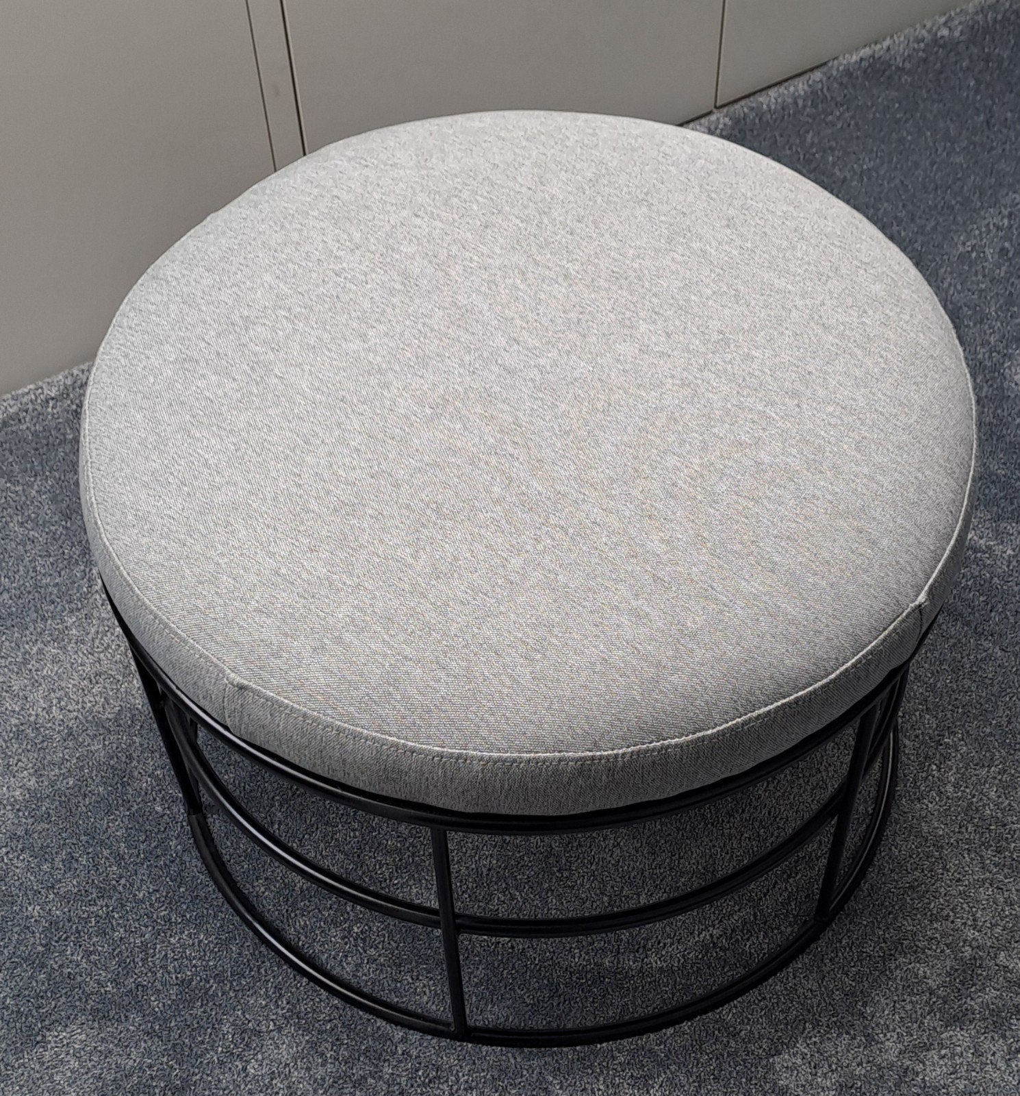 Mooie Poef/Hocker/Bijzettafel, Huis en Inrichting, Ophalen, Zo goed als nieuw, Metaal, 50 tot 75 cm
