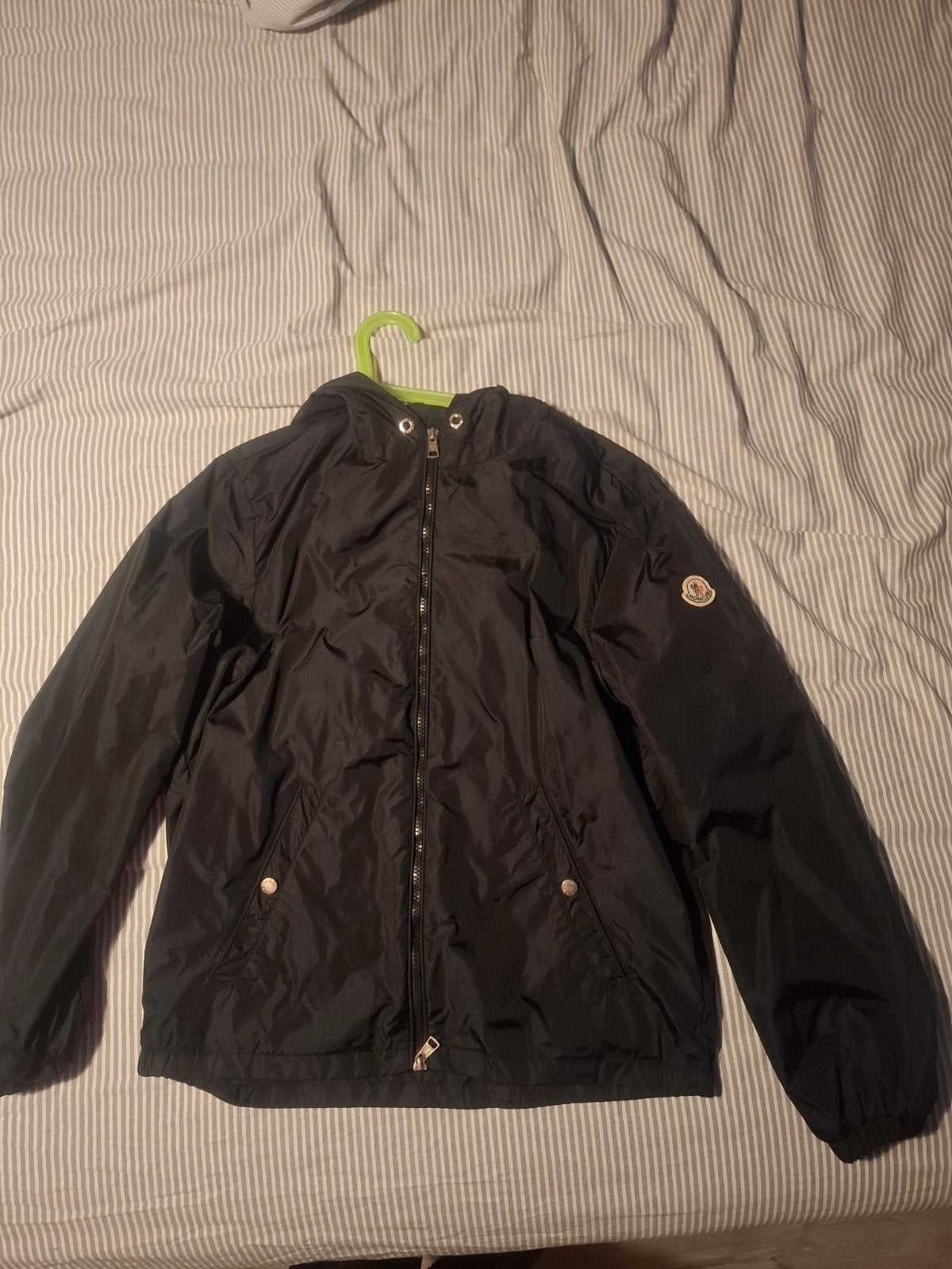 moncler zomer/tussen jas maat s, Moncler, Zwart, Ophalen of Verzenden, Zo goed als nieuw