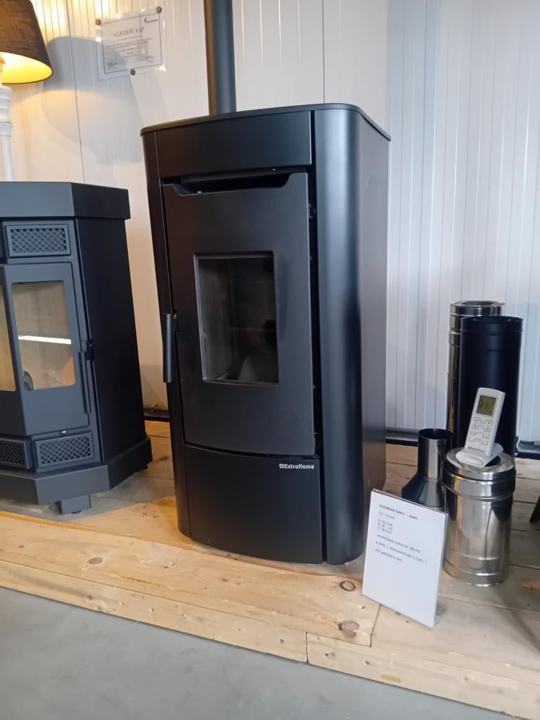Extraflame Sabry Zwart Pelletkachel - Showroommodel, Huis en Inrichting, Kachels, Ophalen, Nederland Nederland, Overige brandstoffen