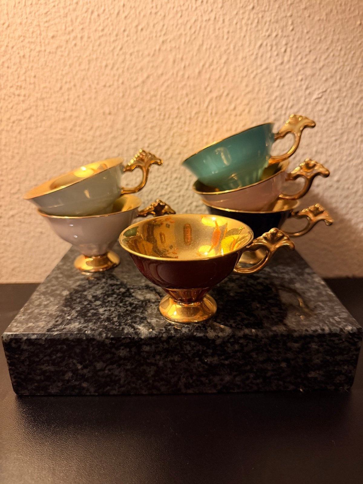 Leuke kopje met gouden kleur aan de binnenkant, Ophalen