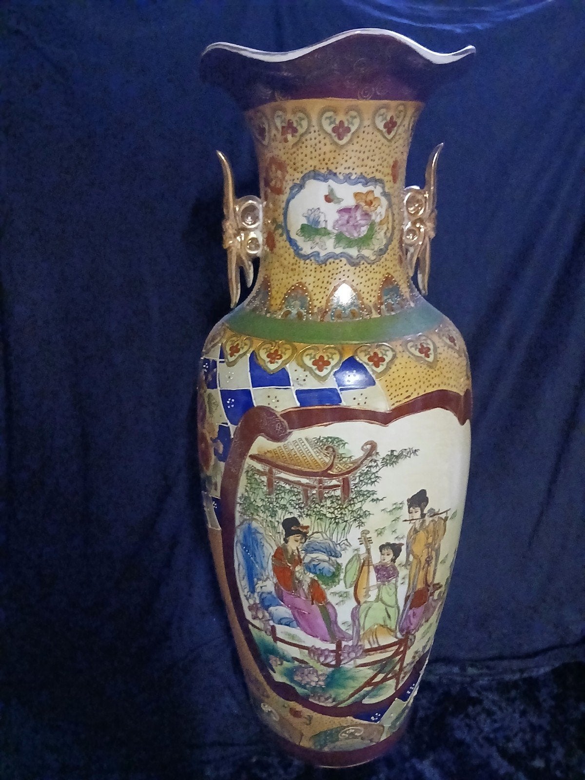 Grote Antieke Chinese Vaas met Gedetailleerde Scènes, Antiek en Kunst, Antiek | Vazen, Ophalen