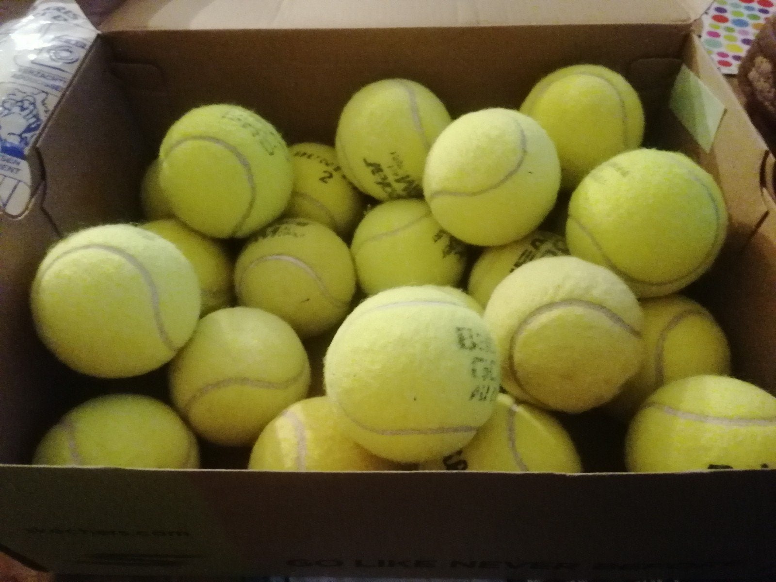 Doos diverse gebruikte tennisballen, Sport en Fitness, Tennis, Gebruikt, Ballen, L00, Ophalen