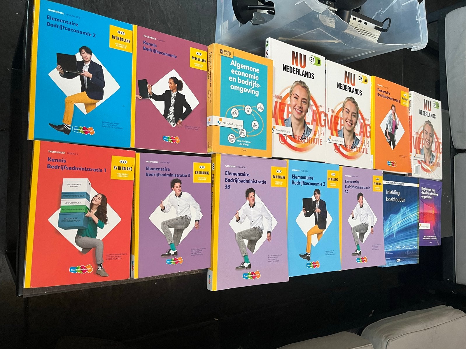 Bedrijfsadministrateur boeken MBO - Complete set, Boeken, Ophalen, Zo goed als nieuw, MBO