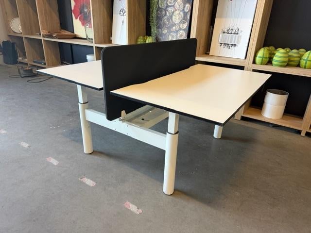 Gispen TM Duo-bureau met slinger , verdeler, kabelgoot, 20st